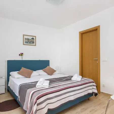 Peruzovic 2 3* Split