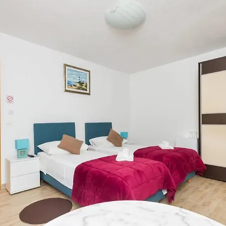 Peruzovic 2 Gasthuis Split